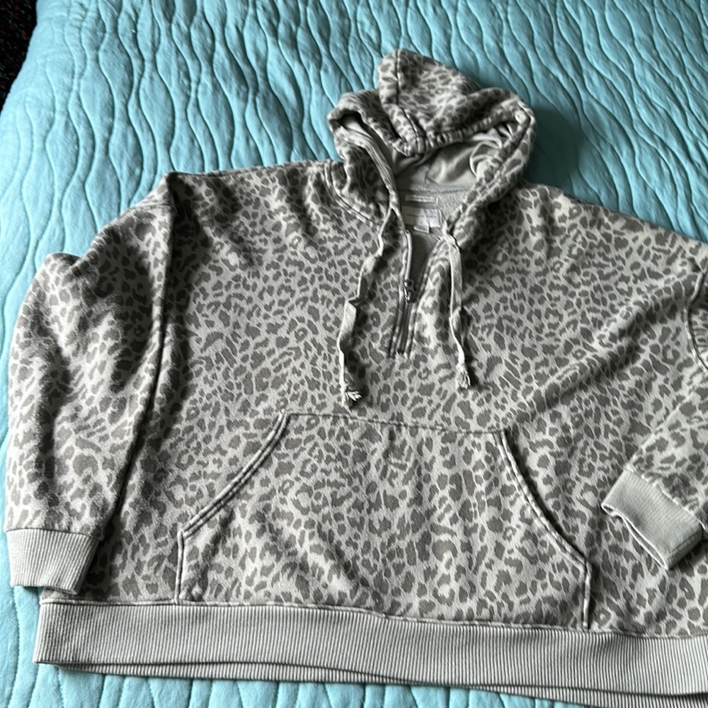American eagle one for zip, hooded sweatshirt, green cheetah print EUC sz S